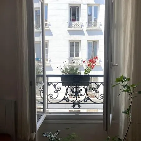 Le Bonheur Aux Buttes Chaumont Apartment Paris