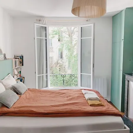 Le Bonheur Aux Buttes Chaumont Apartment